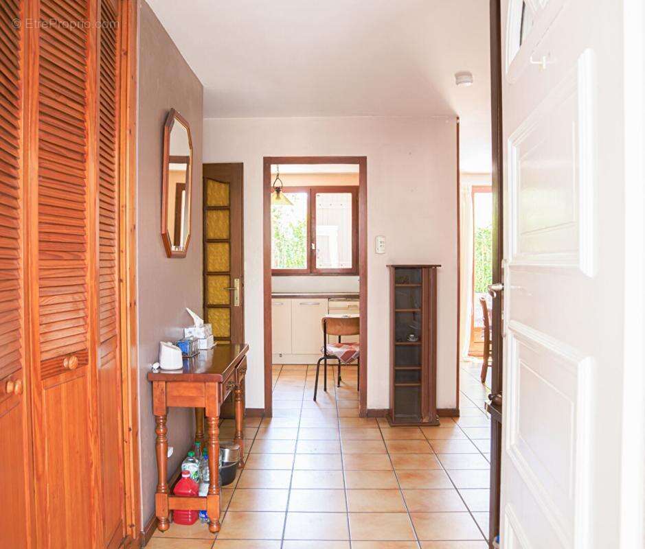 Villa de Plain-Pied avec Grand Garage ? 3 Chambres - photo 3