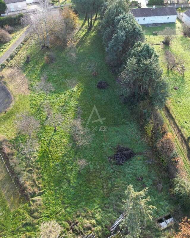 Terrain à MIGNALOUX-BEAUVOIR