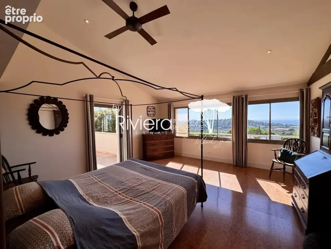 CAVALAIRE - Propriété 486m2 avec piscine et vue mer ! - photo 27