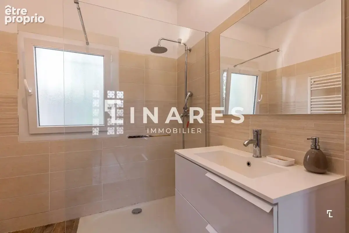 LA SECRÈTE - Villa T5 de 188m² - Dépendance T2 aménagée de 50m² - Sous-sol de  95m² - Garage de 25m² - Terrain de 710m² - 13012 - photo 14