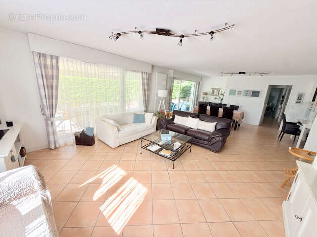Ferney voltaire, t4 132m2 hab. + 122m2 terrasse + garage + cave + pk - photo 6