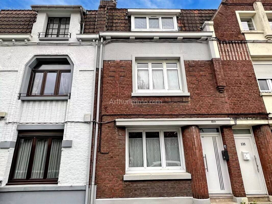 Maison à CROIX