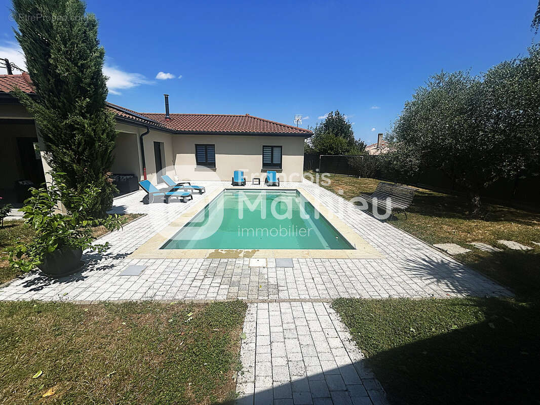 Relevant - Maison T5 avec piscine, garage, dépendance et terrain d'environ 1031m2. - photo 5