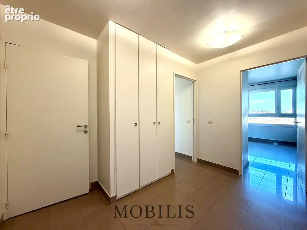 Rond point du prado : beau type 3 de 82m2 avec terrasse - photo 6