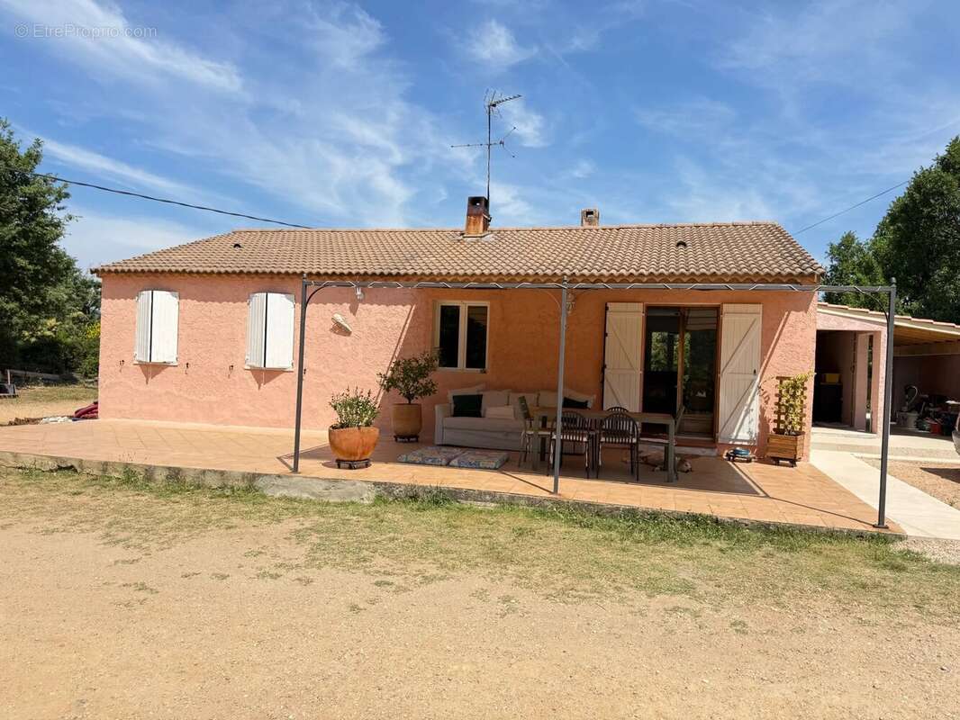 Maison à SAINTE-ANASTASIE-SUR-ISSOLE