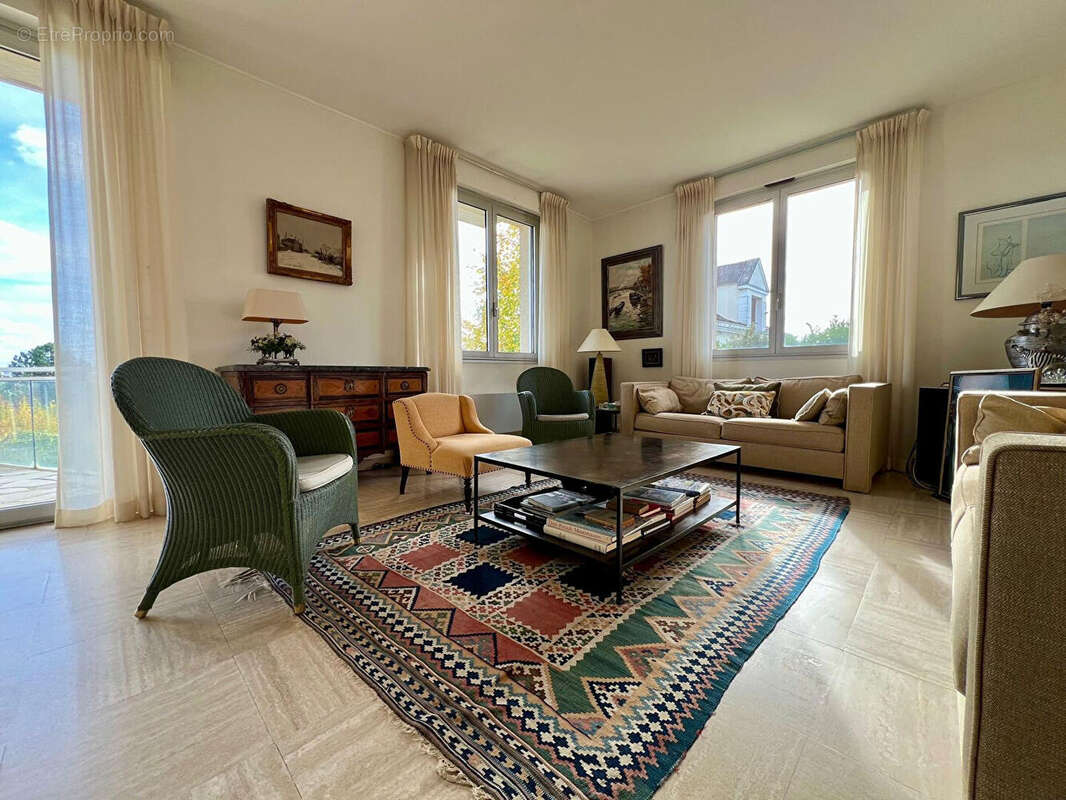 Maison à LE MESNIL-LE-ROI