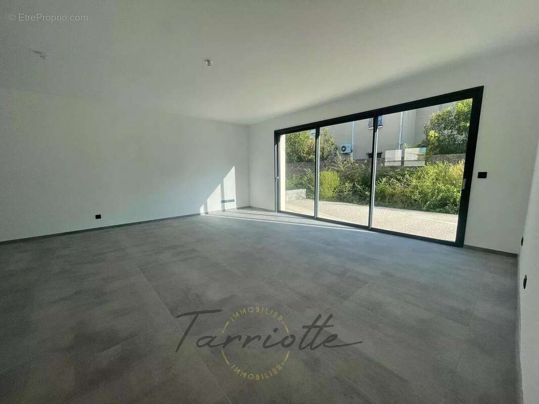 Maison à MONTELIMAR