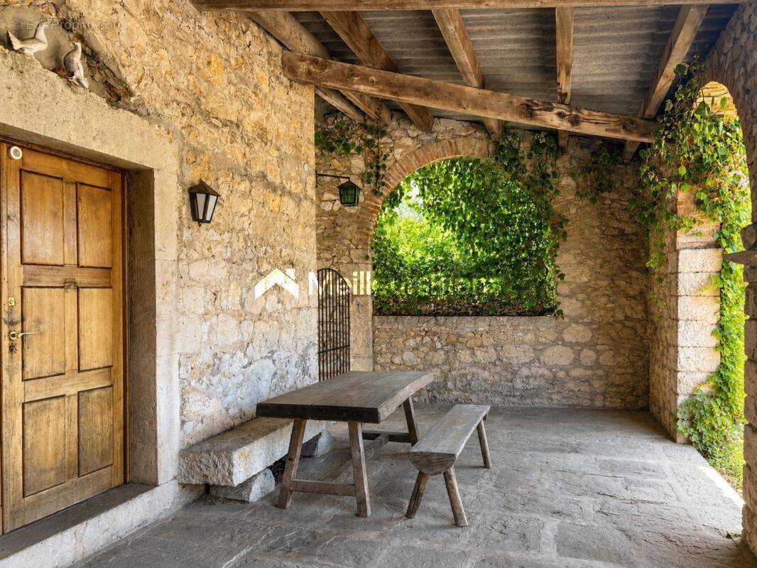 Maison à BERRIAS-ET-CASTELJAU