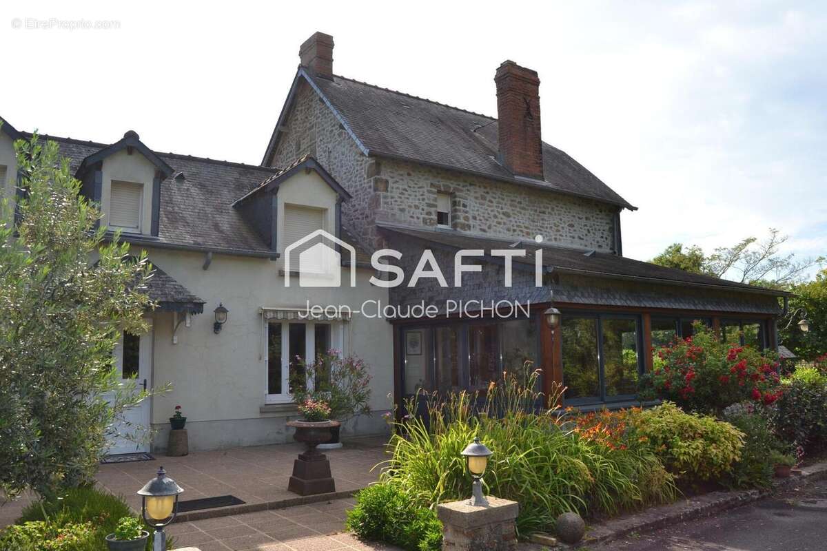 Photo 2 - Maison à AMBRIERES-LES-VALLEES