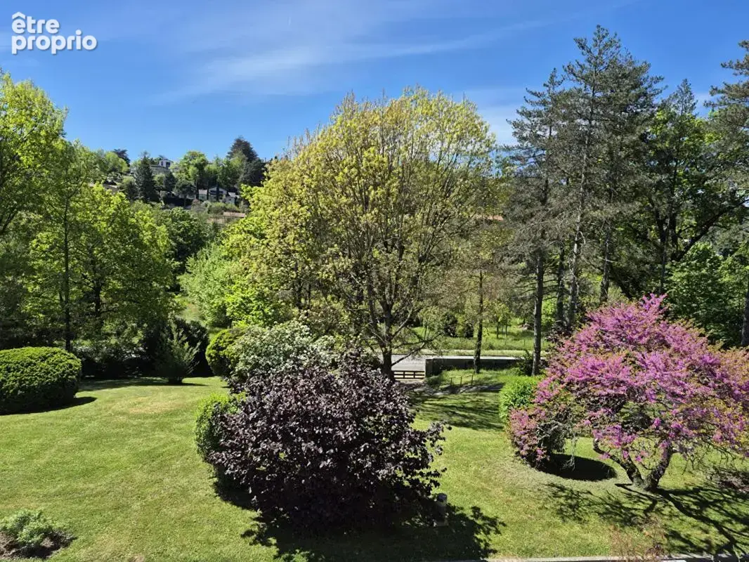 CHARBONNIERES  LES BAINS . Appartement  109m2 - 4 pièces- Avec terrasse ,cave et garage - photo 8