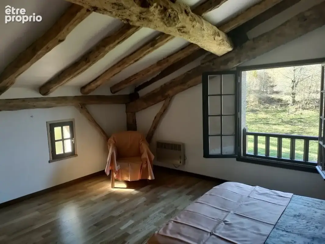 Exceptionnel !!! Ensemble immobilier sur 93 HA de terres avec ruisseau , sources ... - photo 8