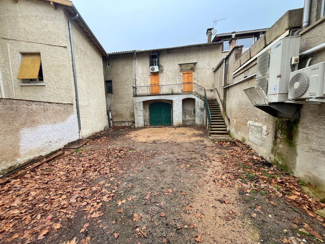 Appartement à GENAY