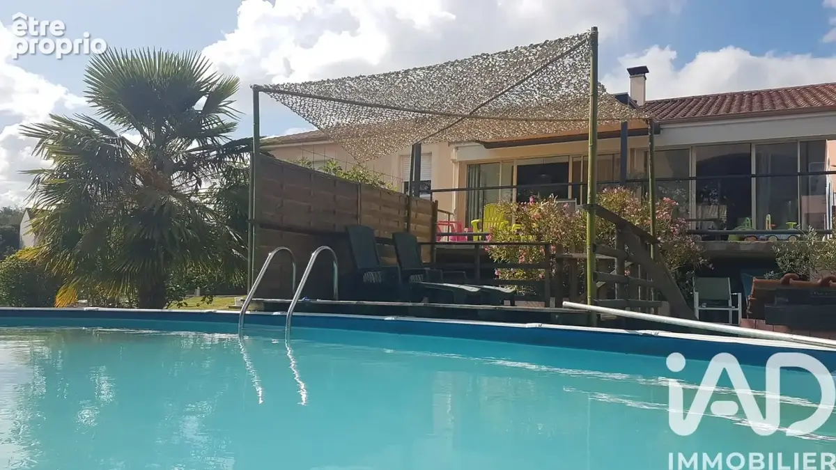 Photo 1 - Maison à ROCHECHOUART