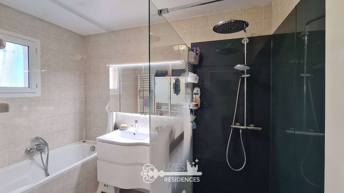 Maison à MONTAREN-ET-SAINT-MEDIERS