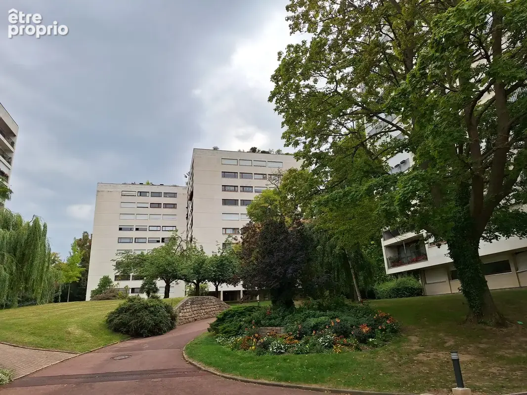 3 Pièces lumineux vendu loué avec loggia, parking et vue dégagée - photo 6