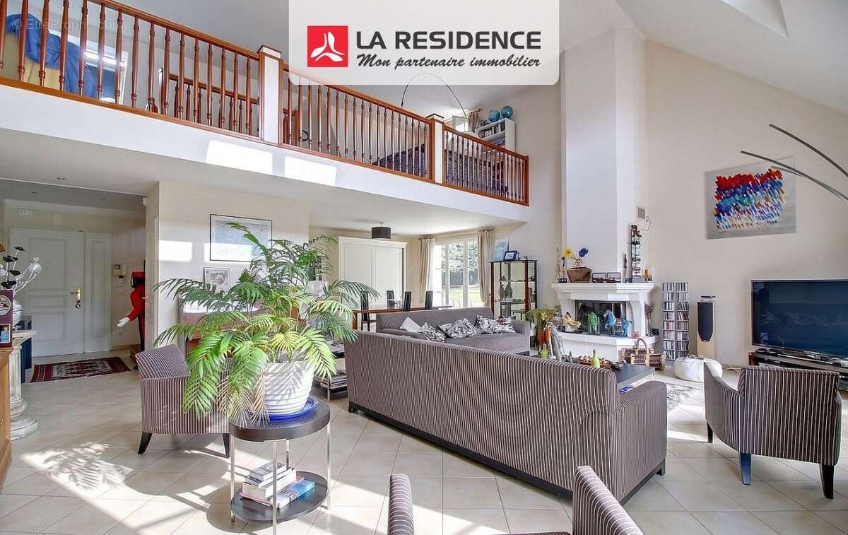 Maison 251 m² à Aigremont  - photo 4