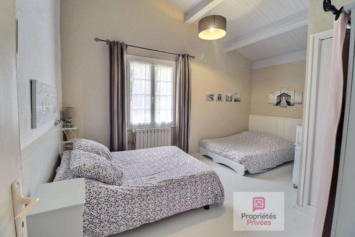 Maison familiale 4 chambres - 152 m² - Maison d'hôtes de 20 m2 - Piscine - Jardin paysager - Panneaux photovoltaiques - Belle pa - photo 15