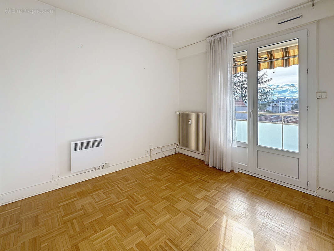 Appartement à SAINT-GENIS-LAVAL