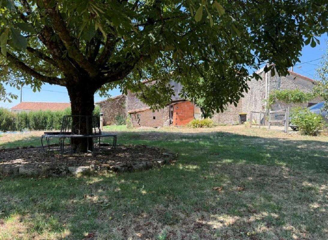 Maison 3 pièces 64 m² à vendre à Champagne-Mouton (16350) - photo 4