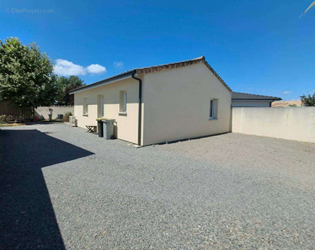 Maison de plain-pied récente 2020 avec jardin sans vis-à-vis, dépendance, carport et possibilité d'extension - photo 17