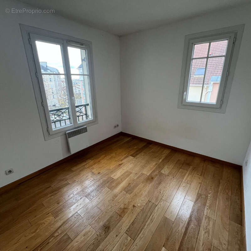 Appartement à LES PAVILLONS-SOUS-BOIS