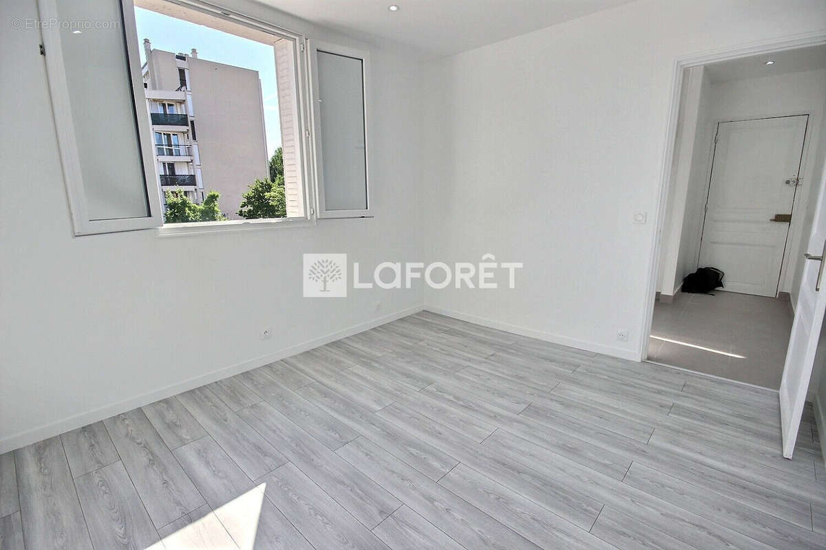 Appartement à COURBEVOIE