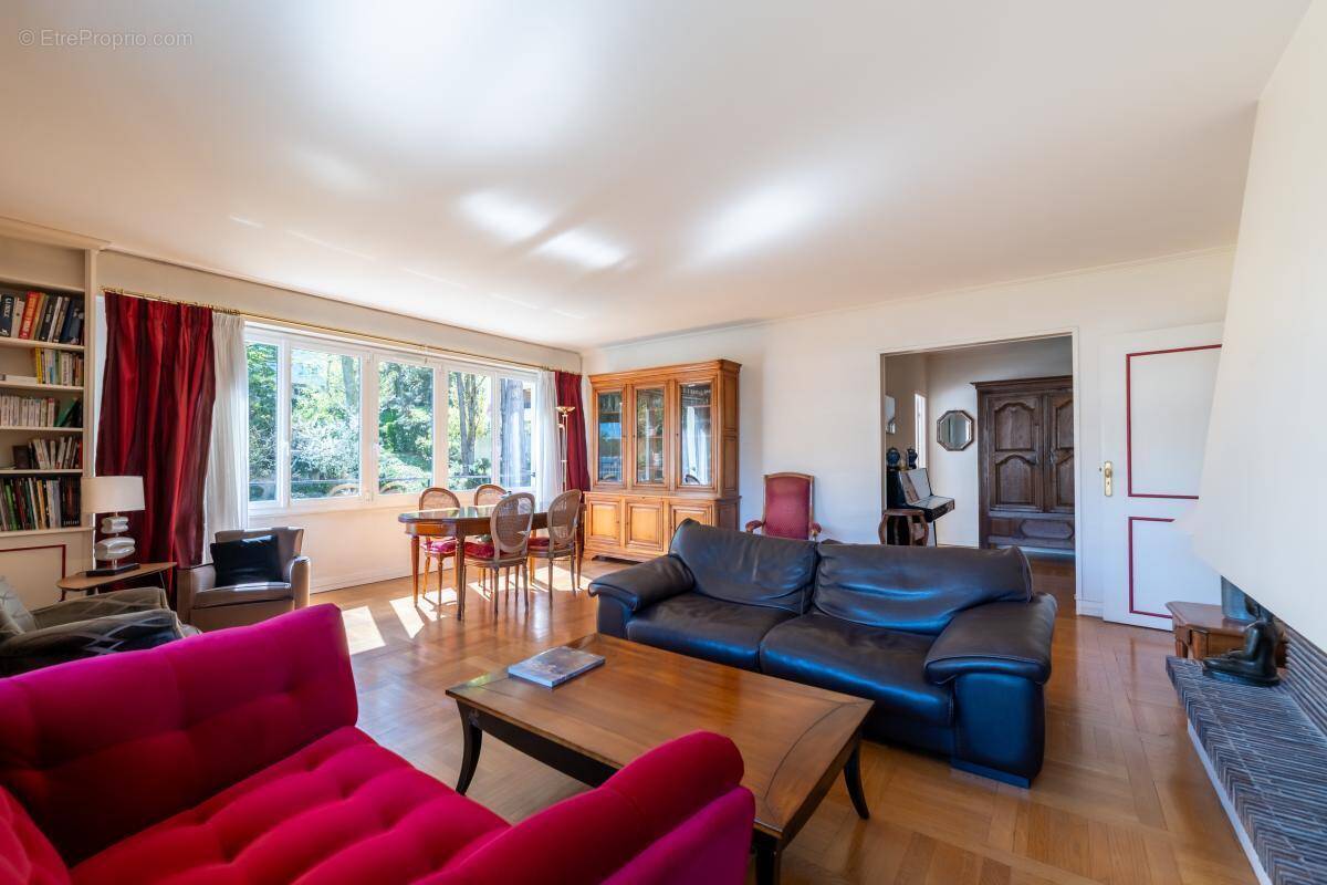 Appartement à VILLE-D'AVRAY