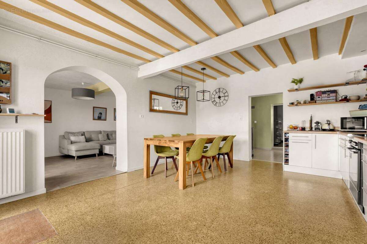  RARE – Cœur de Bouloc : Magnifique Toulousaine Rénovée de 157 m² avec Piscine - photo 4