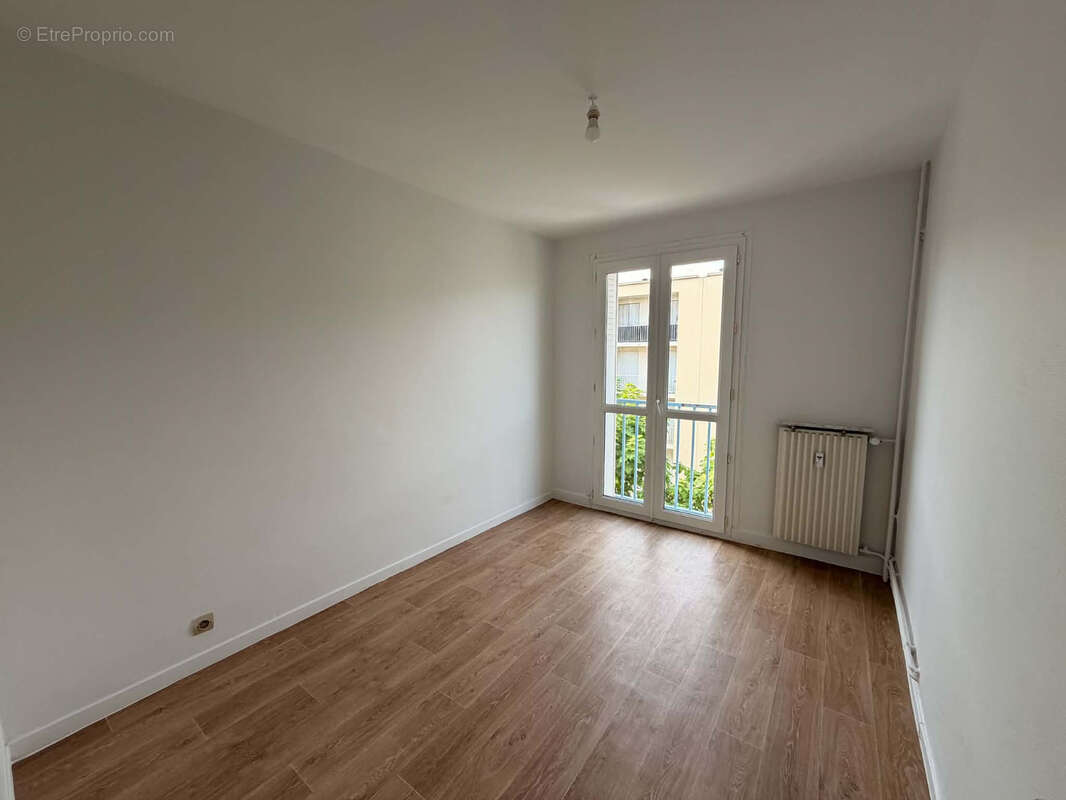 SAINT-AGNE - T5 de 80,97m2 avec balcon et cave. - photo 7