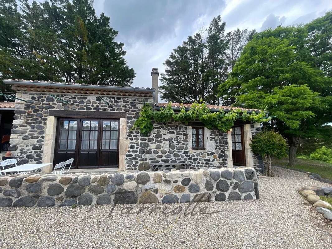 Maison à ALBA-LA-ROMAINE