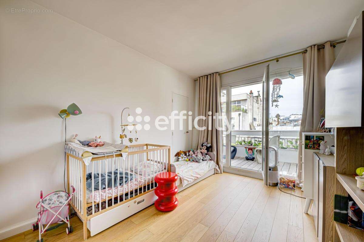 Appartement à PARIS-16E