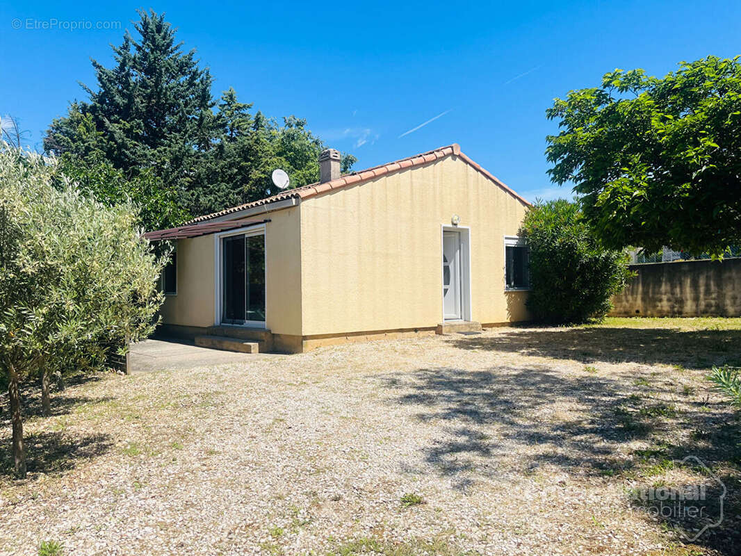Maison à SAINT-LAURENT-DE-CARNOLS