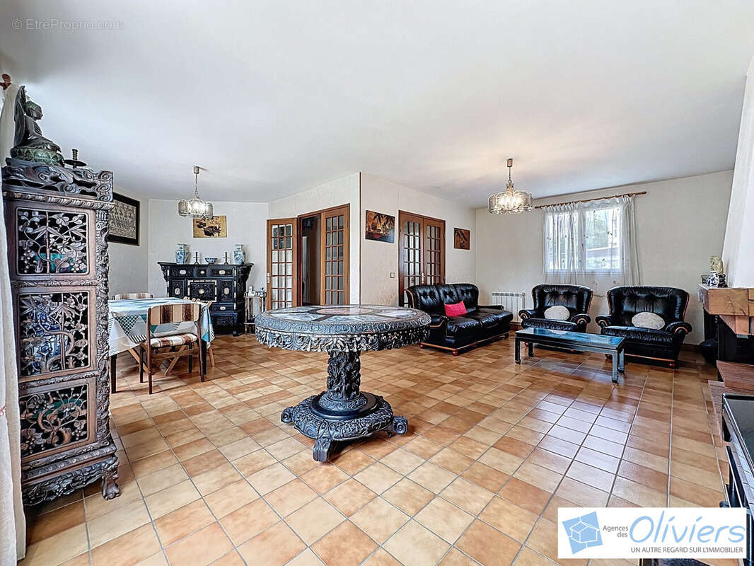 Maison à VOISINS-LE-BRETONNEUX