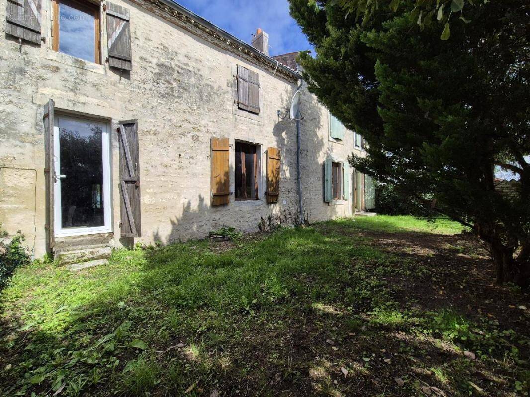 Maison à SURGERES