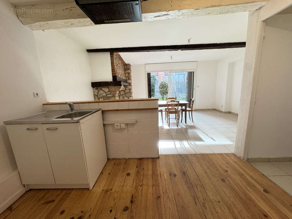 Villa t3 en duplex 85 m2 avec jardin + studio en souplex de 49 m2 (134 m2 de surface utile) - photo 8