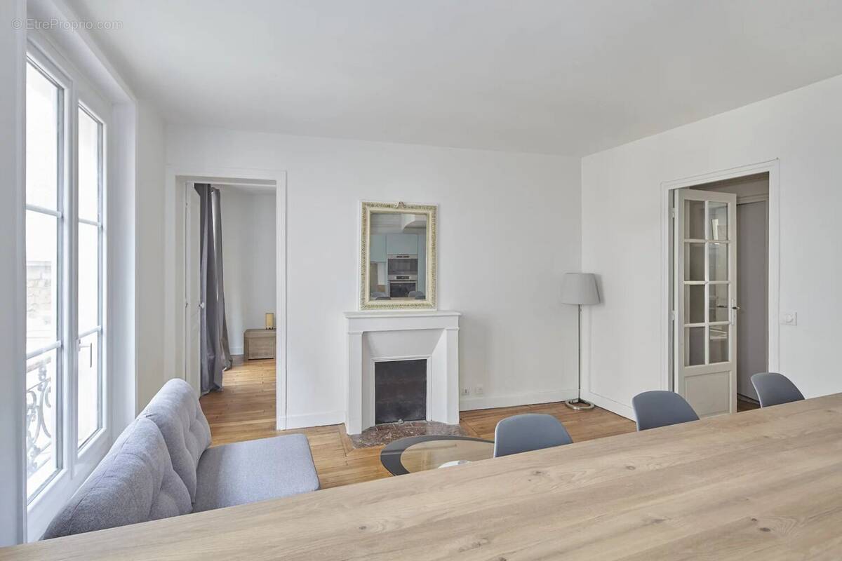 Appartement à PARIS-16E