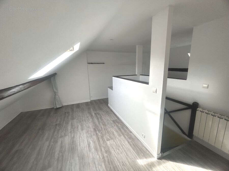 Située en centre ville, proche des commodités et de la gare, maison de 98,75m2 bâtie sur 218m2 . - photo 8