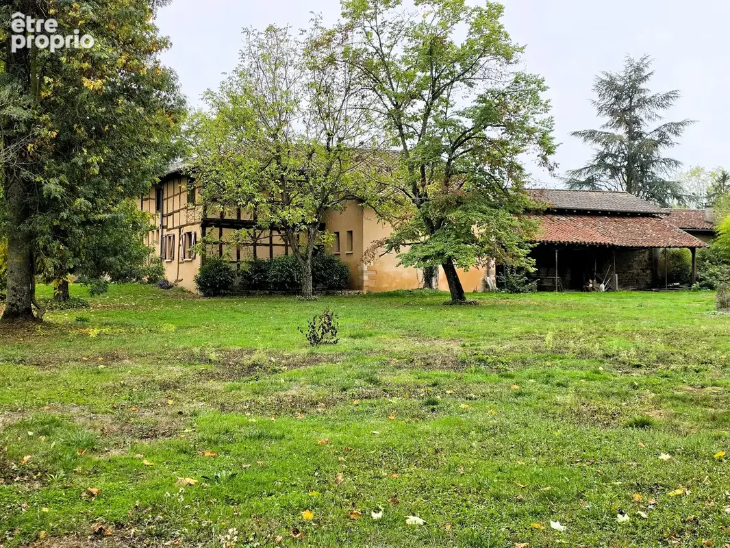 Ferme bressane avec 4551 m2 entierement constructible 15 minutes de macon - photo 1