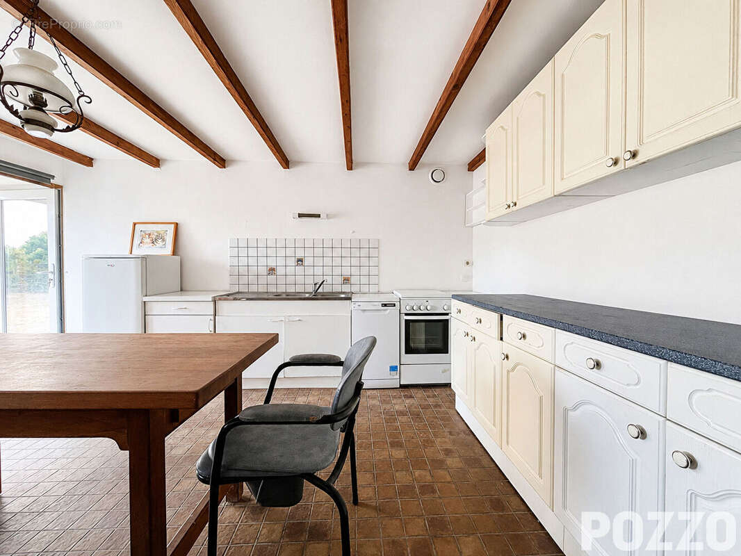 EXCLUSIVITÉ : Charmante maison en pierre à Saint-Sauveur-Villages avec beau terrain arboré et dépendances, 88.9 m2, 3ch. - photo 6