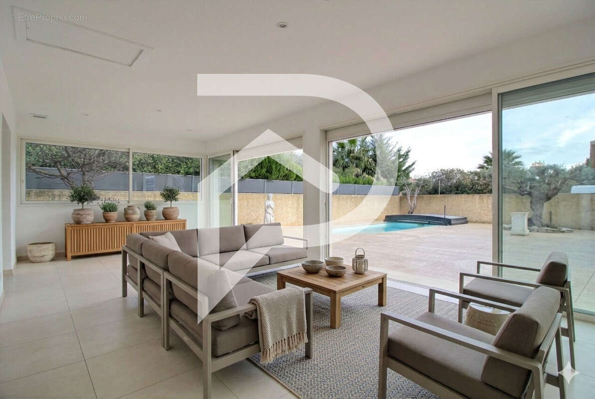 Maison à SAINT-LAURENT-D'AIGOUZE