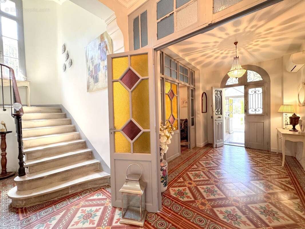 Sublime authentique chateau totalement renove au coeur du pays cathare, piscine, vue chateau - photo 4