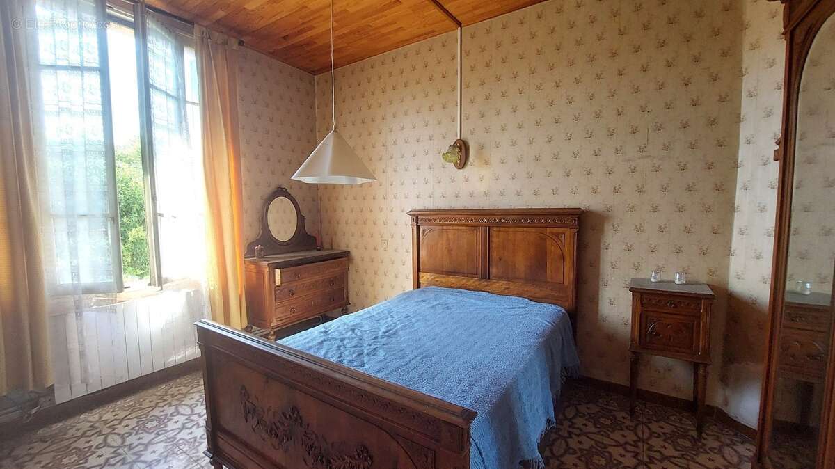 AVIGNON – Quartier Croix Rouge – Maison 5 pièces avec garage et jardin arboré - photo 10