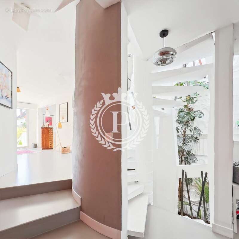 Maison à L'HAY-LES-ROSES