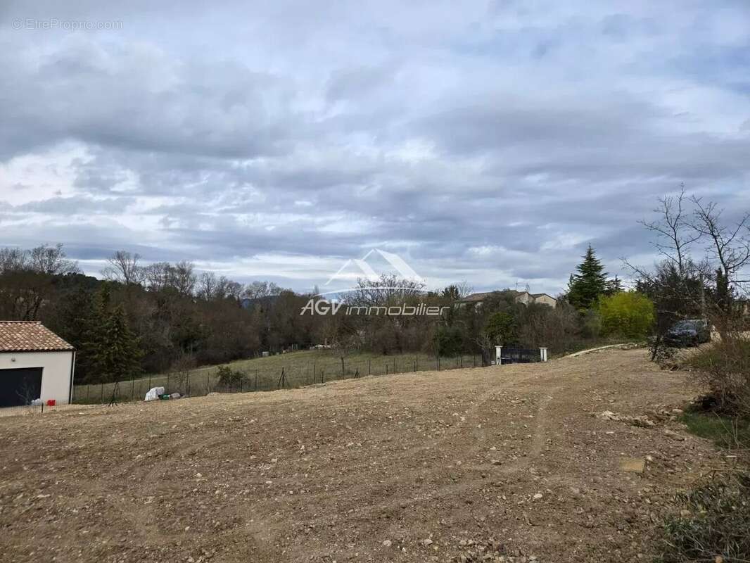 Terrain à LES MAGES