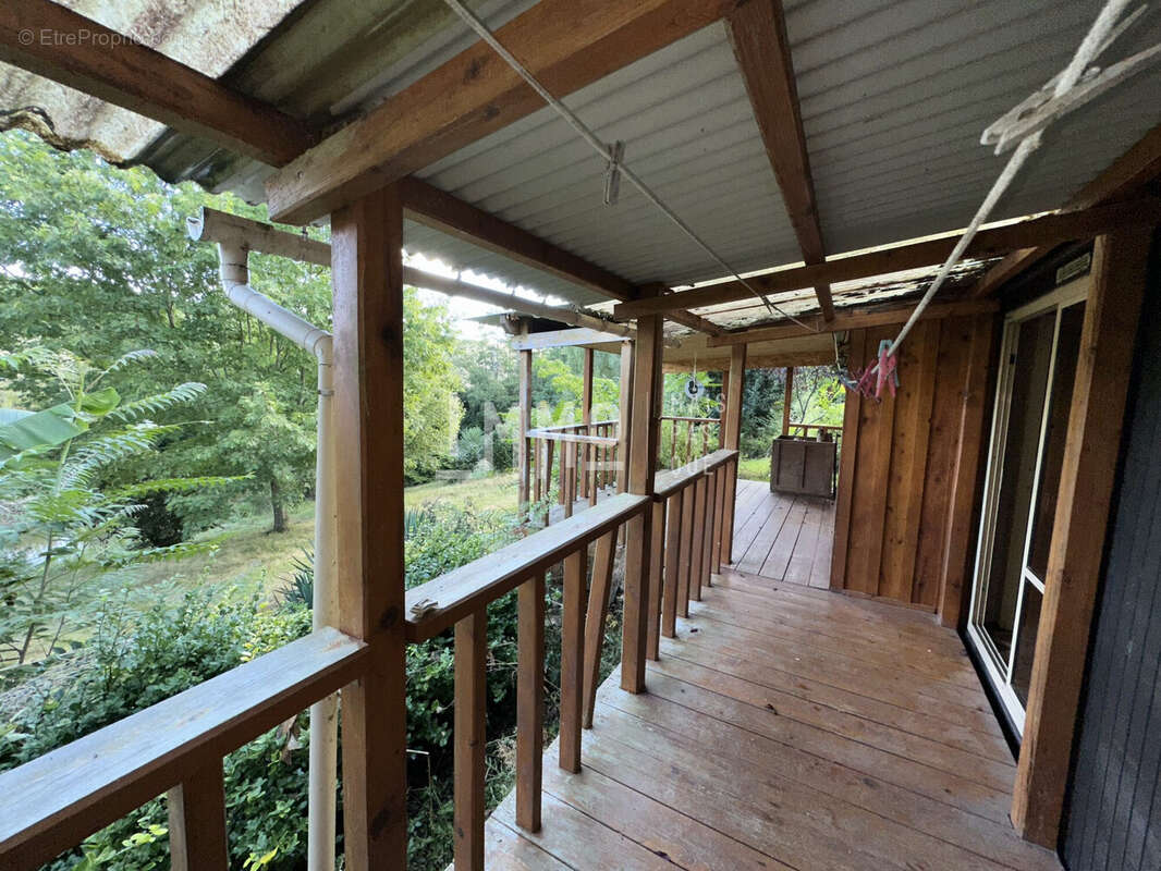 Terrain à MONTREUIL-LE-HENRI