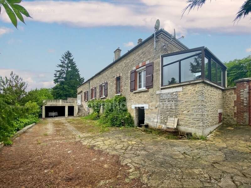 Maison à SERVAL