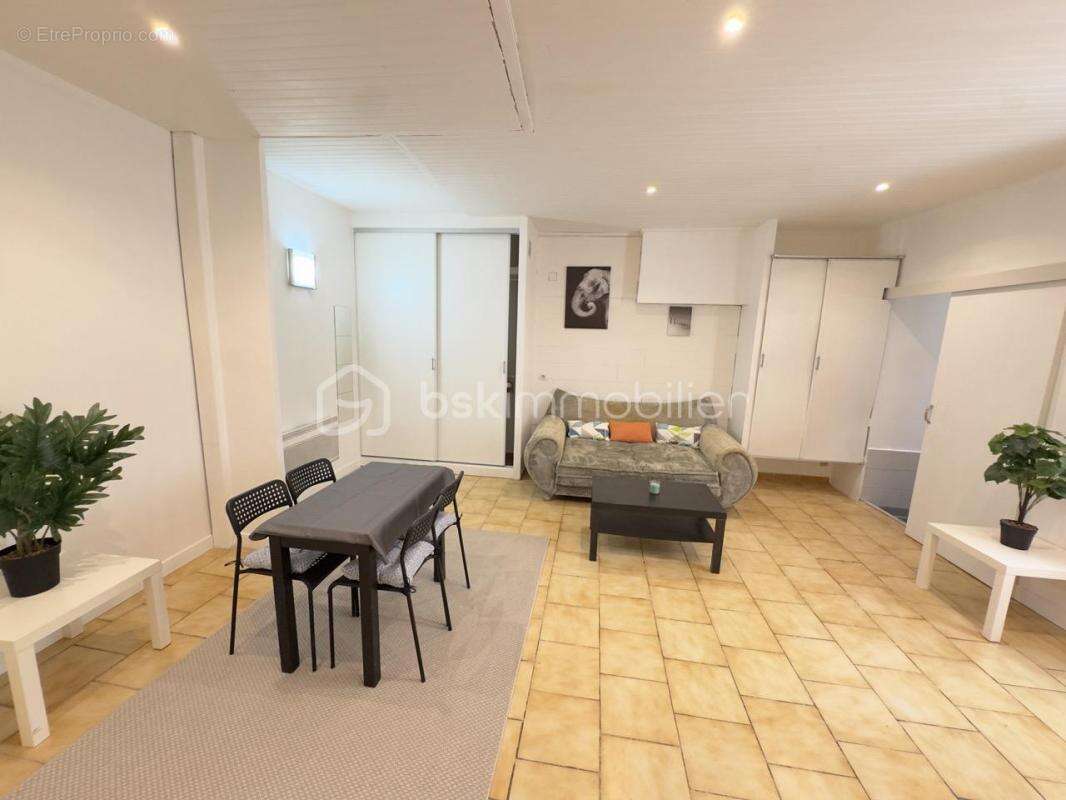 Appartement à MARSEILLE-5E