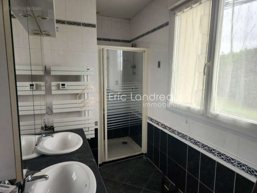 Propriété de caractère en pierre   186 m2 habitables   Parc paysagé de 1 394 m2 - photo 12