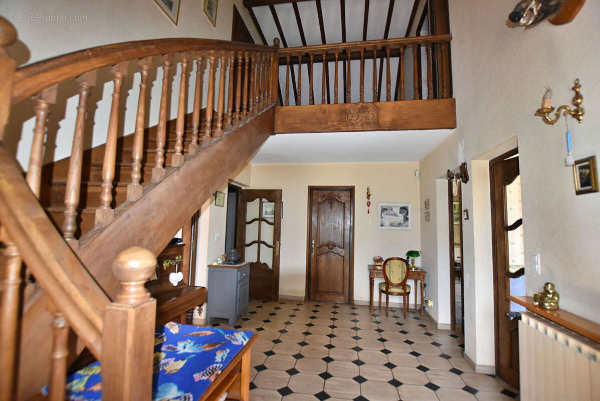 Maison à COMMELLE-VERNAY