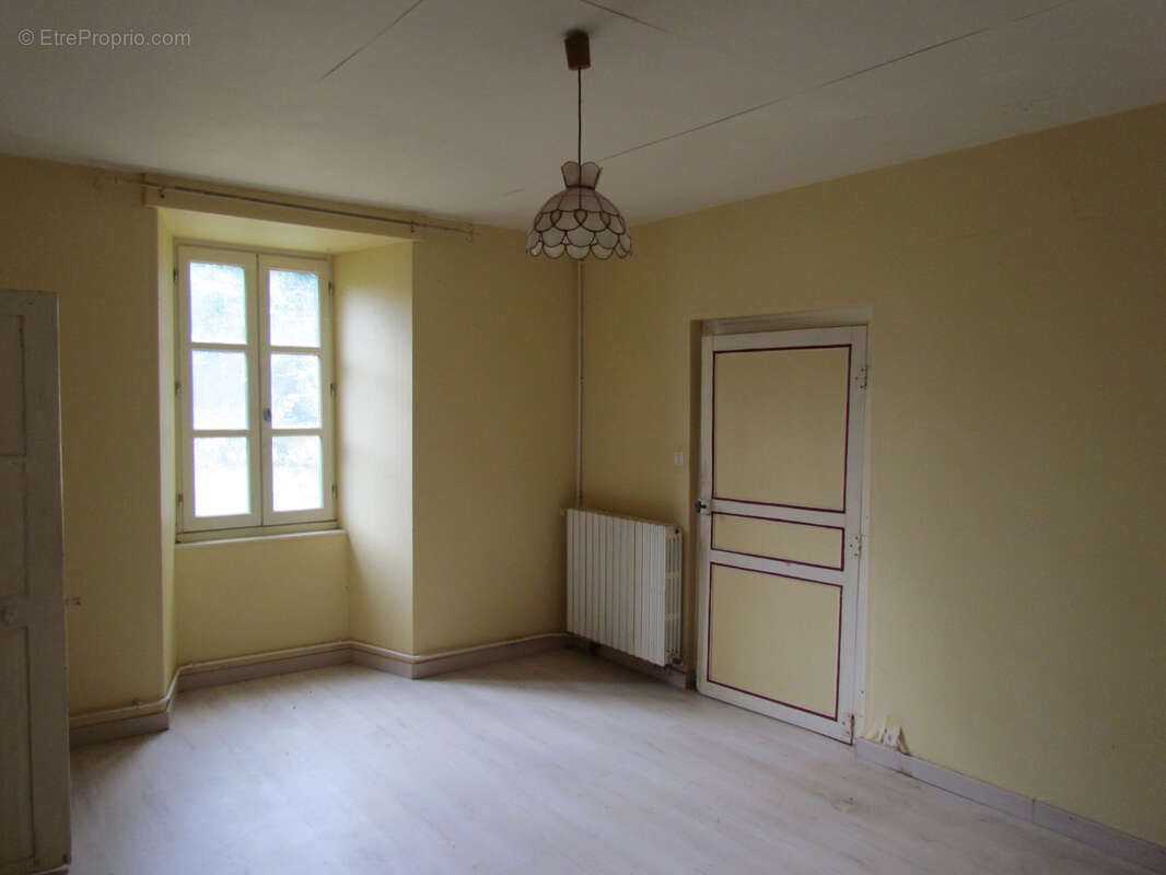 Maison à LONGRE
